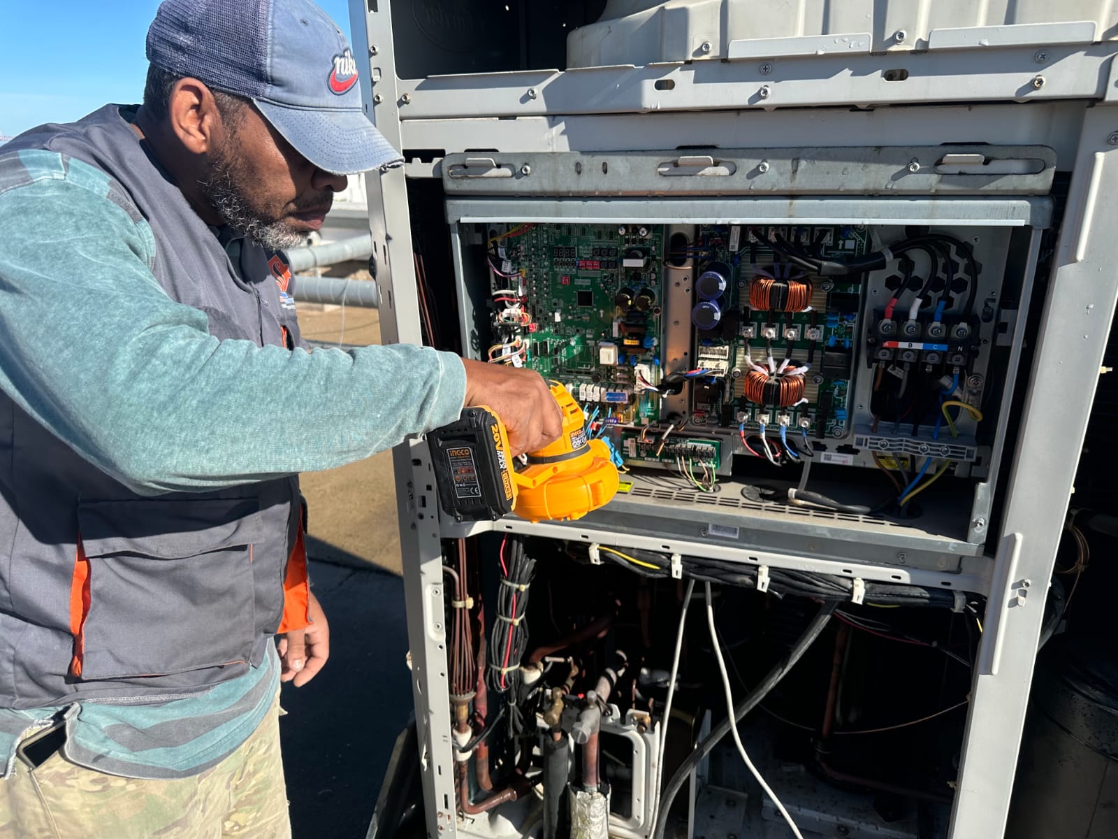 Diagnostic détaillé des composants d’un système VRF par E.L.M